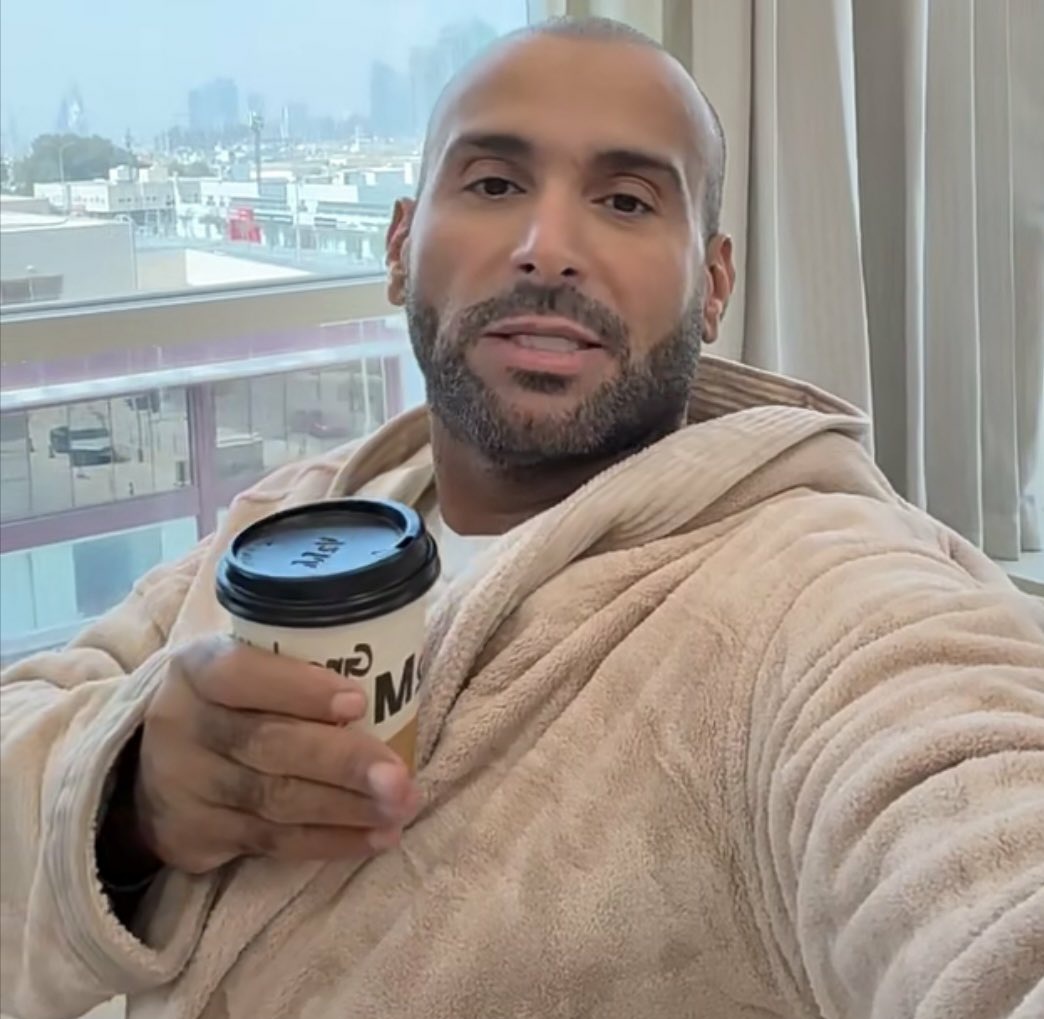 بختار عدة اشخاص يفوزون معي 
      هدية "30 " الف ريال 
         موعدنا بعد الساعه 12 
رتويت للتغريدة + لايك❤️ + تعليق بنقطه 👌 
#برشلونه_ريال_سوسيداد 
#بث_مباشر