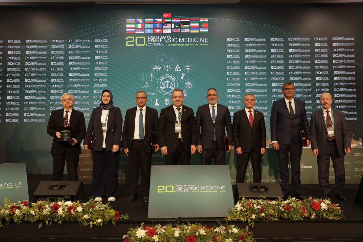 Değerli  Hocalarım yedi gün süren Adli Tıp Günlerinde birbirinden değerli tebliğler sundu. Güzel bir organizasyondu. Adli Tıp Kurumu Başkanı Sayın Hızır Aslıyürek'i tebrik ediyorum.