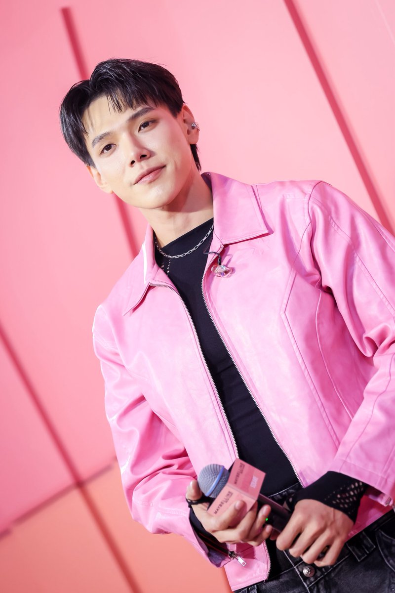 ความหล่อนี้ 😍😍

VINYL BOBA X DAOU
#MNYBobaBoostSquareXDaou
#ต้าห์อู๋ #DAOU #oueiija #centralwOrld