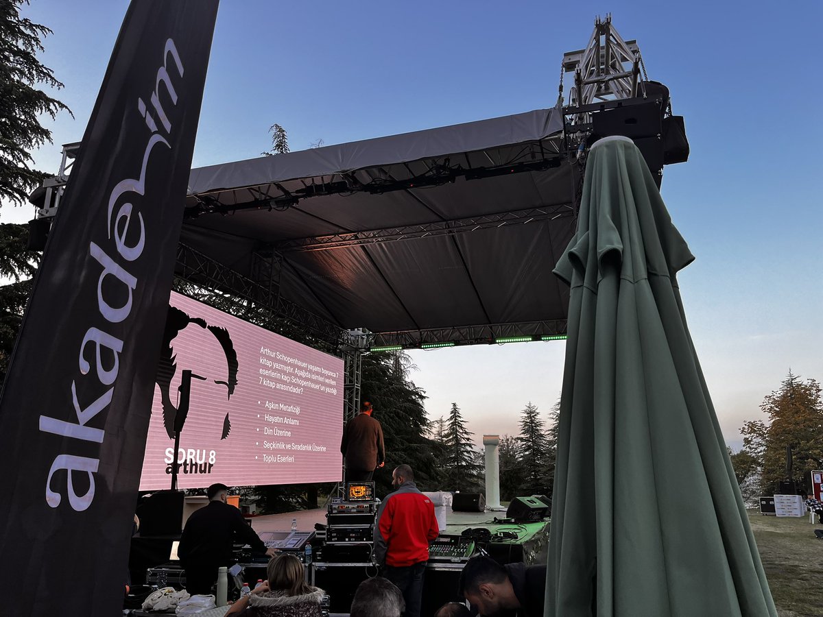 Dünden kareler📸
Bu yıl dördüncüsü düzenlenen Bilkent Felsefe Şenliğinde gösterdiğiniz yoğun ilgi ve katılım için teşekkür ederiz!✨
#bilkentphilfest #philfest25 #bilkentüniversitesi #felsefeşenliği