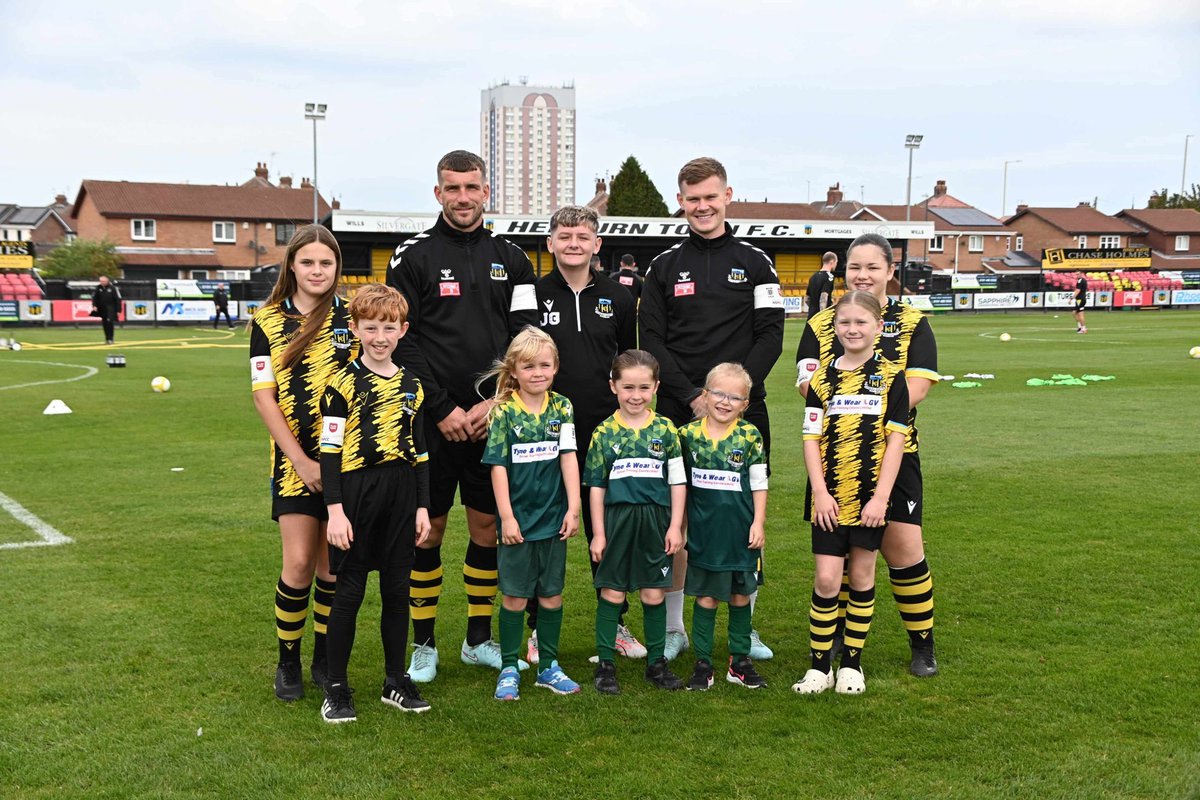 📸 Brilliant to see some of our Juniors and the Men’s first team come together for the FA’s Play Safe weekend! 🐝