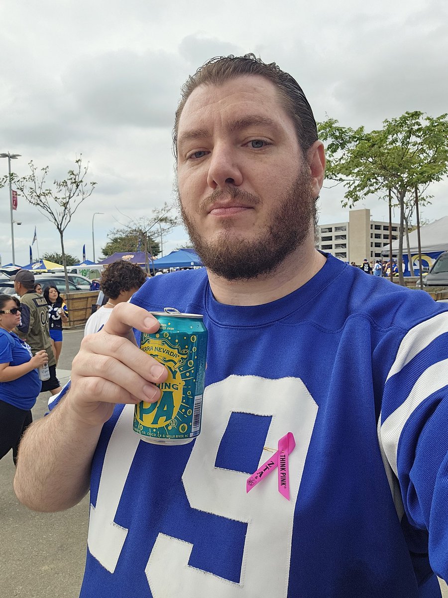 Getcoltured's tweet image. We out here at the Colts Rams tailgate let's go!!! #fortheshoe    #winforjim