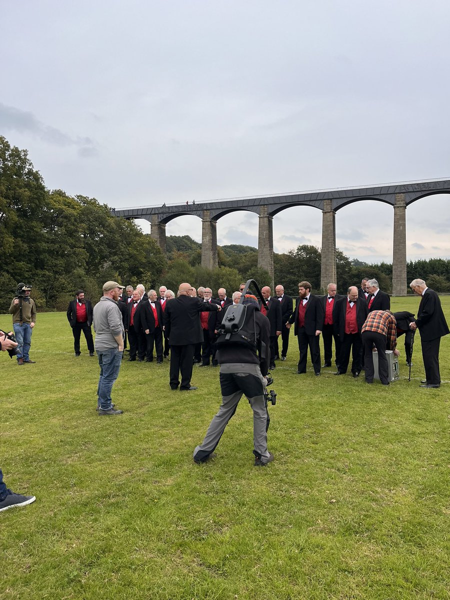FronMVC's tweet image. Yesterday, we were on location below the stunning Pontcysyllte Aqueduct for a photoshoot and video recording that will be used in trailers promoting a new Sky Arts documentary featuring us.

We can’t wait for you to see it! 📺✨ #SkyArts #Documentary #PontcysyllteAqueduct