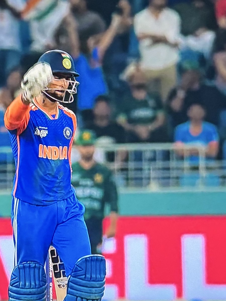 DivyaChauhan47's tweet photo. Tilak ne sindoor laga diya 🥊🇮🇳❤️

#INDvsPAK #IndiaVsPakistan #IndianCricket https://t.co/d26nO95Nmj