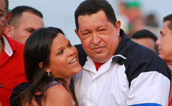 Locos e Incorrectos 🤪 (@locoincorrectos) on Twitter photo #AHORA Nos unimos al tweetazo nacional.
Los venezolanos pedimos respetuosamente a <a href="/ChrisLandauUSA/">Christopher Landau</a> que revoque la visa y deporte a la ciudadana María Gabriela Chávez, delincuente que heredó de su padre una fortuna que asciende a más de $2 mil millones provenientes del erario #AHORA Nos unimos al tweetazo nacional.
Los venezolanos pedimos respetuosamente a <a href="/ChrisLandauUSA/">Christopher Landau</a> que revoque la visa y deporte a la ciudadana María Gabriela Chávez, delincuente que heredó de su padre una fortuna que asciende a más de $2 mil millones provenientes del erario