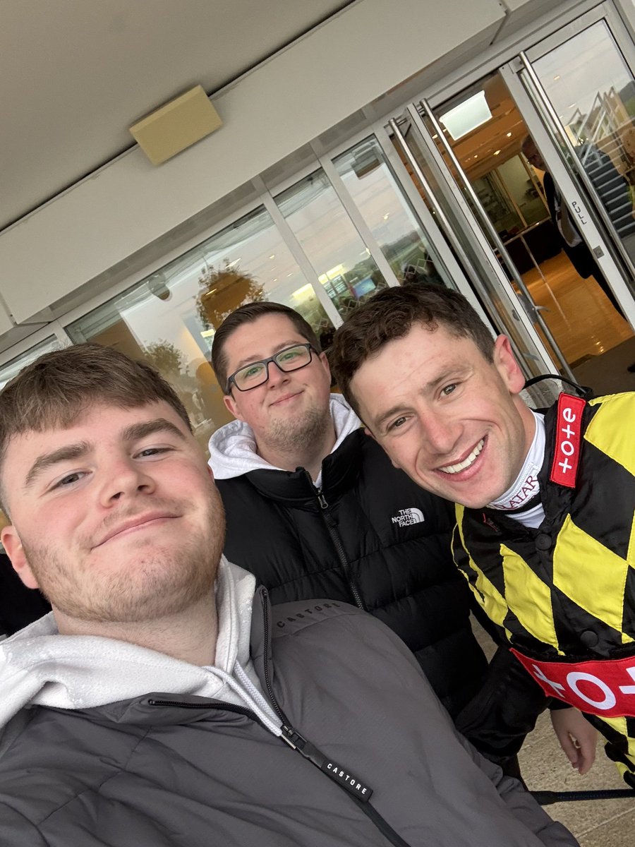 JoshyMedley's tweet photo. @oismurphy with a super double to end the day at Epsom! Thank you for the stopping for a picture and quick chat as always 🤩🙌🏻 https://t.co/3wz6HQ7NB6