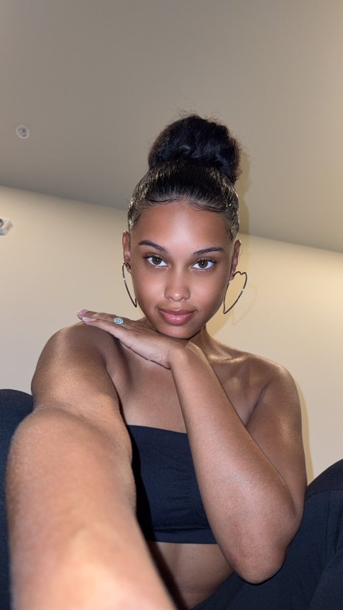 _AmberDenisee tweet media