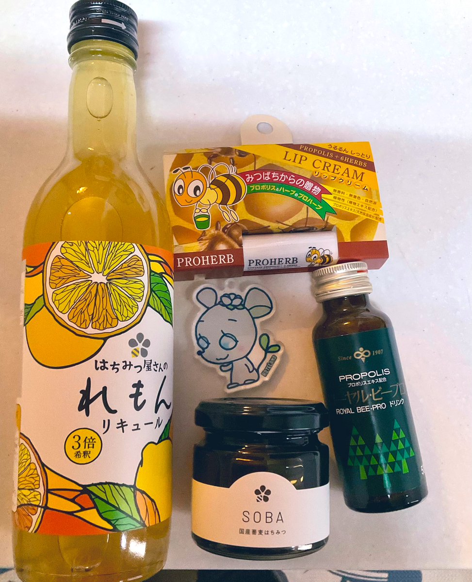 君津のはちみつとミードのはちみつ工房行ってきました✨
蜂蜜大好き！かけ放題だから色々試せたー💖
蕎麦のが好みなので購入♪ついでに蜂蜜檸檬のリキュールも♪
炭酸で割るといくらでもいけちゃう
撮影スポットもテンション上がった！剣は抜いたけど重かった！
カッコよく決めたかったけど難しいねぇ