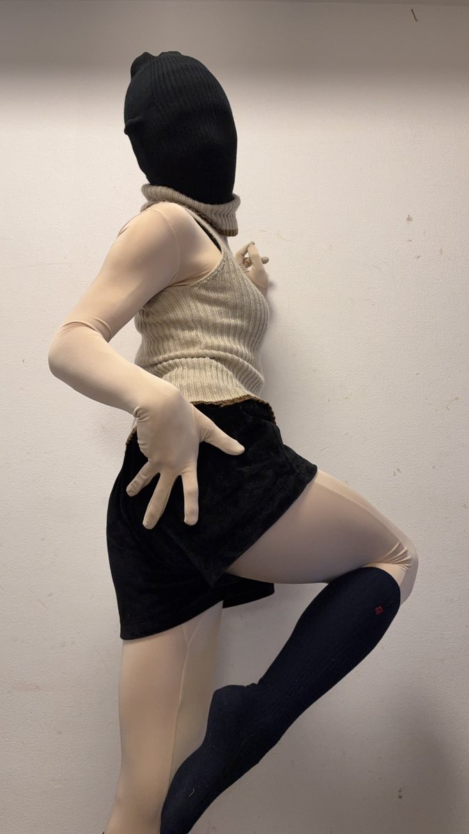 socks girl tweet media