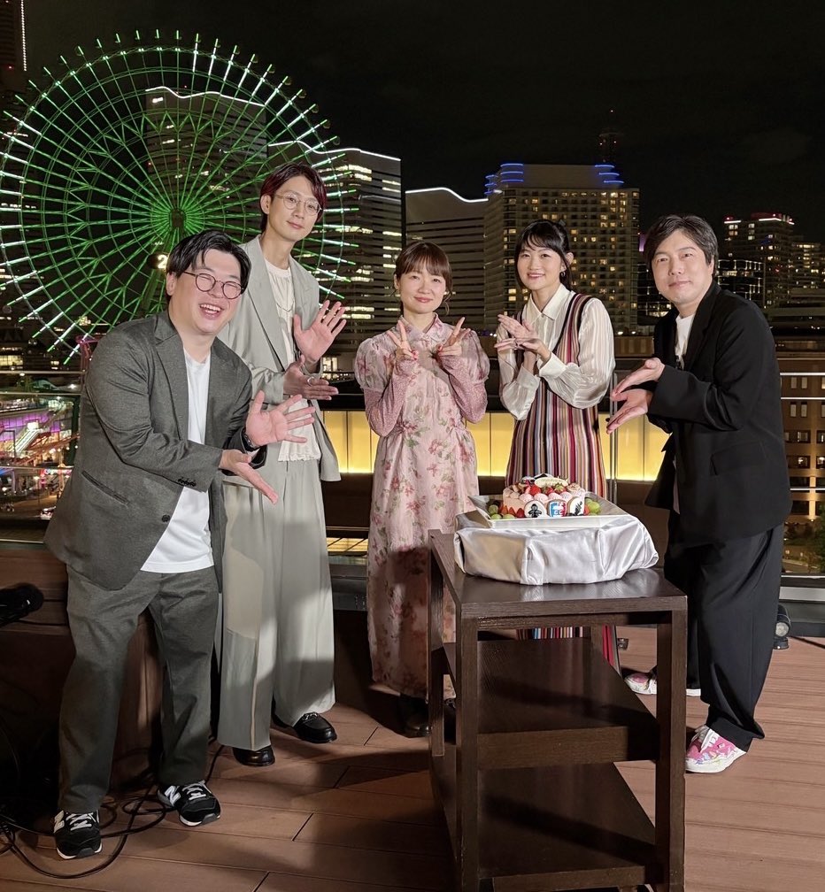 tanezakiatsumi's tweet image. 観覧車点灯式もありがとうございました…!
ただいま横浜のまちはSPY×FAMILY尽くしです!是非おでけけしてみてくださいね!
そしてまさかの
点灯式後にお誕生日を祝っていただいてしまいました…!
素敵な場所で
大好きなみなさんに囲まれて
幸せすぎる時間でした
本当にありがとうございました…!