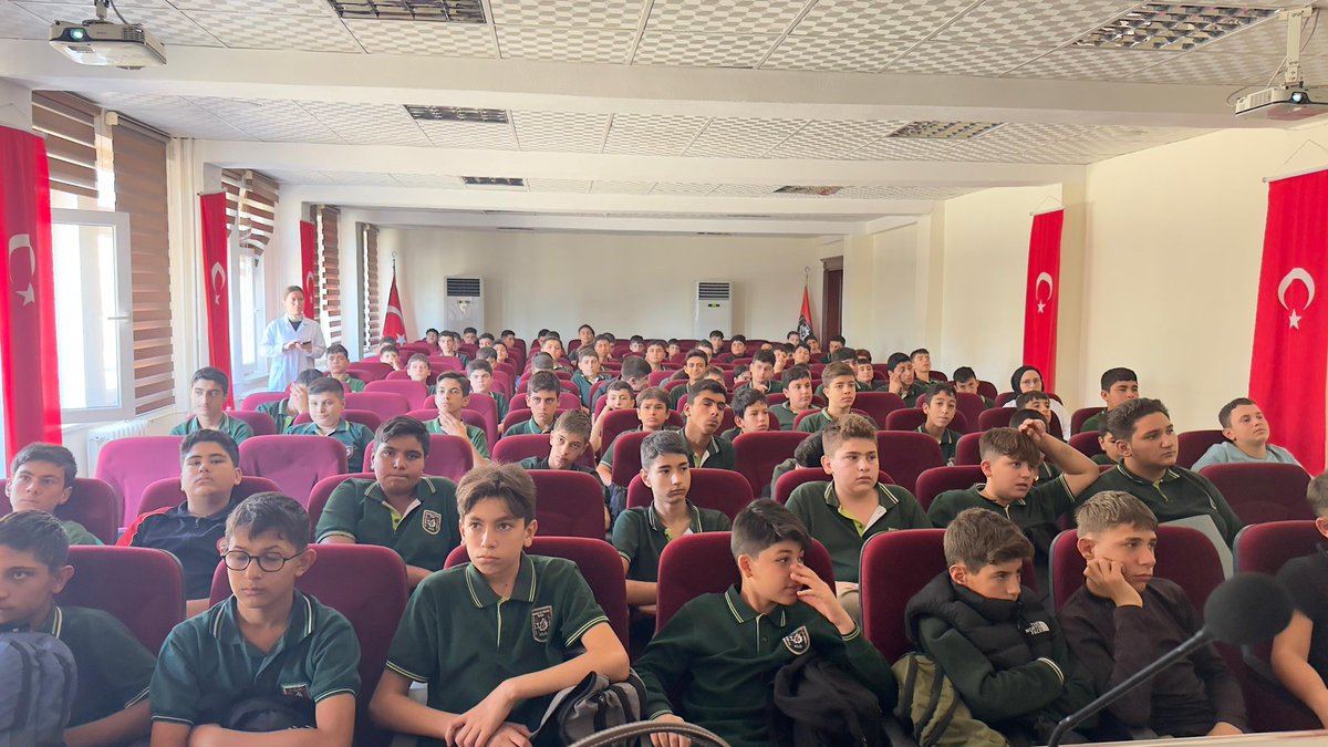 MtalKilis's tweet photo. Okulumuz Sosyal Etkinlik Kurulu tarafından Ahilik Haftası kapsamında, öğrencilerimize ahiliğin tarihsel gelişimi üzerine bilgilendirici bir seminer düzenlendi. https://t.co/ZgBpY0EXeT