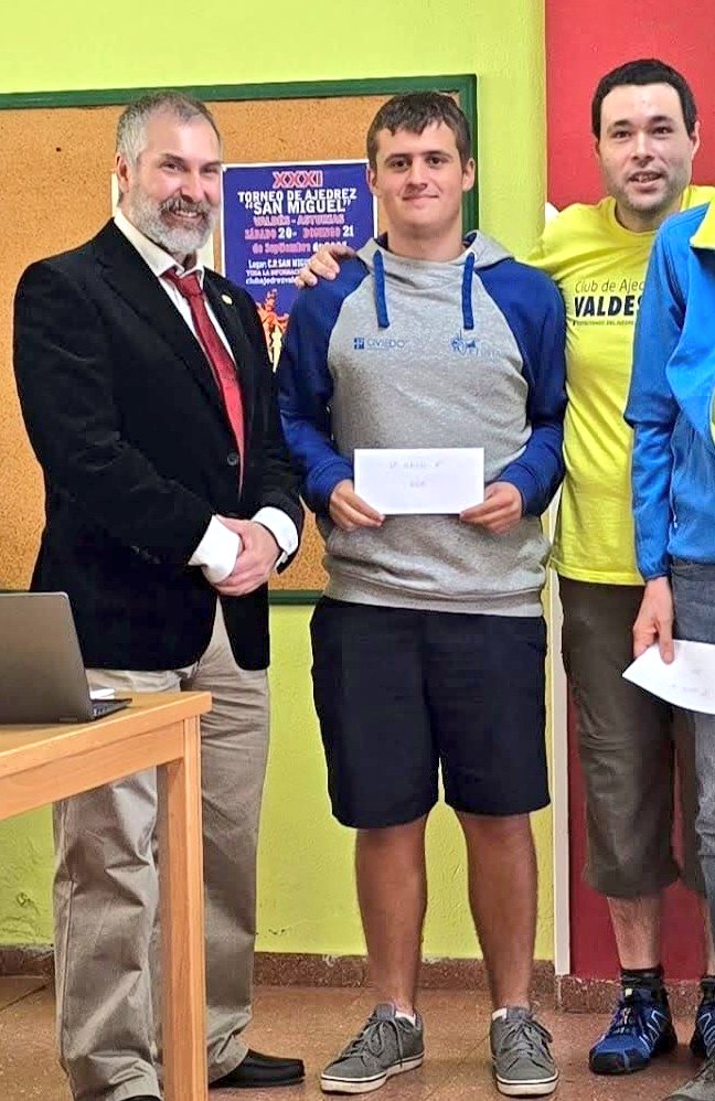 VetustaChess's tweet photo. XXXI TORNEO DE TREVIAS 
IYAN CAMPEÓN DEL GRUPO B
Buenas actuaciones de los jugadores del @VetustaChess
Grupo B: 1° @iyanastur7 y 3° Nico Martín 
Grupo C: 3° Nico Pedreira 
Grupo E: 2° David Junquera 
Grupo j: 2ª Carolina Mulet 
https://t.co/EBZMFyxwOO https://t.co/nfqNj0lv4D
