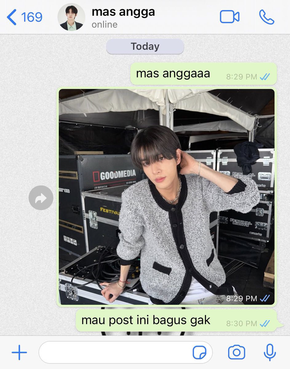 essehour's tweet image. heejake one tweet au

pic khafi sent        vs        the response