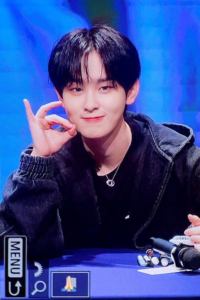 xowon_hs's tweet photo. 250928

✌🏻

#XODIAC #현식 https://t.co/2T5GcVHuLp