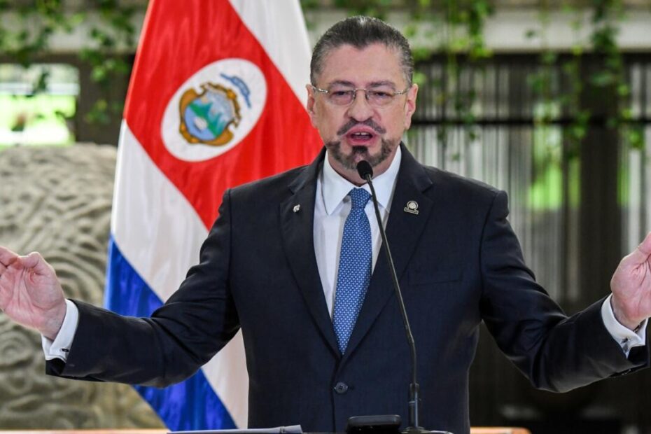 Rodrigo Chaves en Costa Rica: un legado sombrío: Desde su llegada al poder en mayo de 2022, ha adoptado un estilo político confrontativo y directo, que ha generado tanto apoyo como rechazo en diversos sectores de la sociedad costarricense.
ramonramon.org/blog/2025/09/2… #comunicación