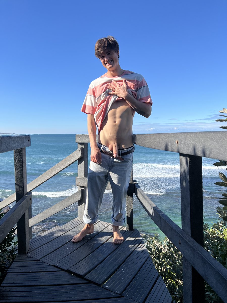 SamTyler3207's tweet photo. 🍑🌊👀✨ https://t.co/sJBp9OEhsY