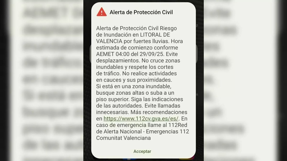 apuntnoticies's tweet photo. 🔴 ÚLTIMA HORA | Emergències envia una alerta a la població pel sistema ES-Alert per l'episodi de pluges

El missatge informa que l'episodi comença a les 20 hores de la vesprada d'este diumenge al litoral nord de Castelló i a les 4 hores de la matinada de dilluns al litoral de València

⬇️ Més detalls:
https://t.co/IeJEVaobzQ