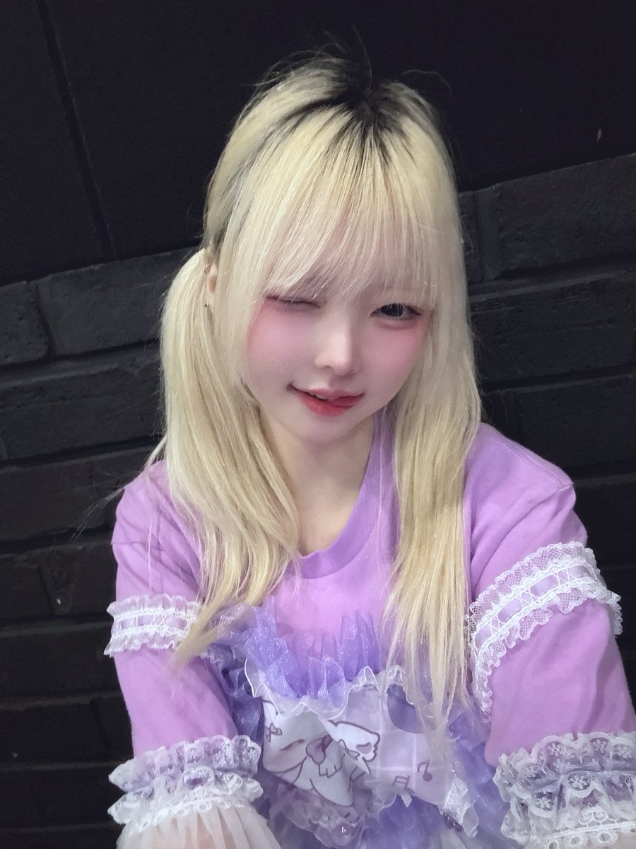 250928 해시태그

해시태그 !!!!!!! 와주셔서 감사합니당
목감기에 걸려서 목소리가 이상했지만 .. 😱
다음에 만날 때는 건강한 모습 보여드릴 수 있도록
하겠습니댜 🥹🥹

다음 라이브는 10월 7일 !! 세토리 홀에서 
와쿠와쿠 있듭니당 🤭 한복입어요!