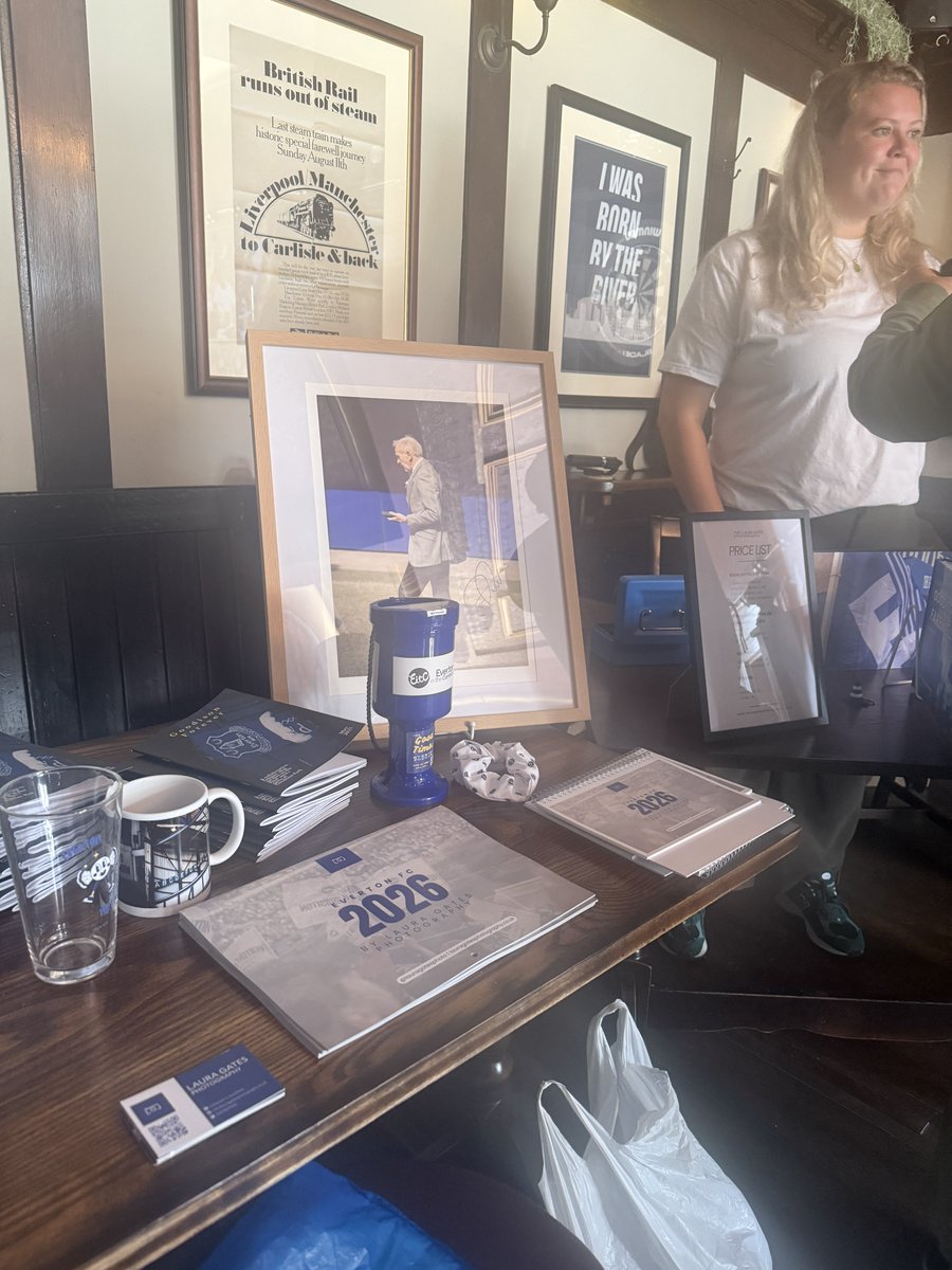 Done all my shopping in a pub today, don’t judge.

Get yourselves up to <a href="/TheExcelsiorLi1/">The Excelsior</a> Blues, and see the lovely stuff on offer from <a href="/Thebluedoodler/">TheBluedoodler🖊</a> <a href="/lgatesphoto/">Laura Gates</a> &amp; <a href="/GosssArt/">Will Goss</a>