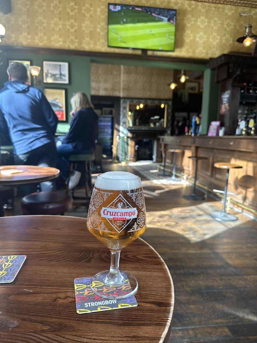 We back in <a href="/TheExcelsiorLi1/">The Excelsior</a> great to see <a href="/GosssArt/">Will Goss</a>  <a href="/lgatesphoto/">Laura Gates</a> <a href="/Thebluedoodler/">TheBluedoodler🖊</a> brilliant merchandise selling so well