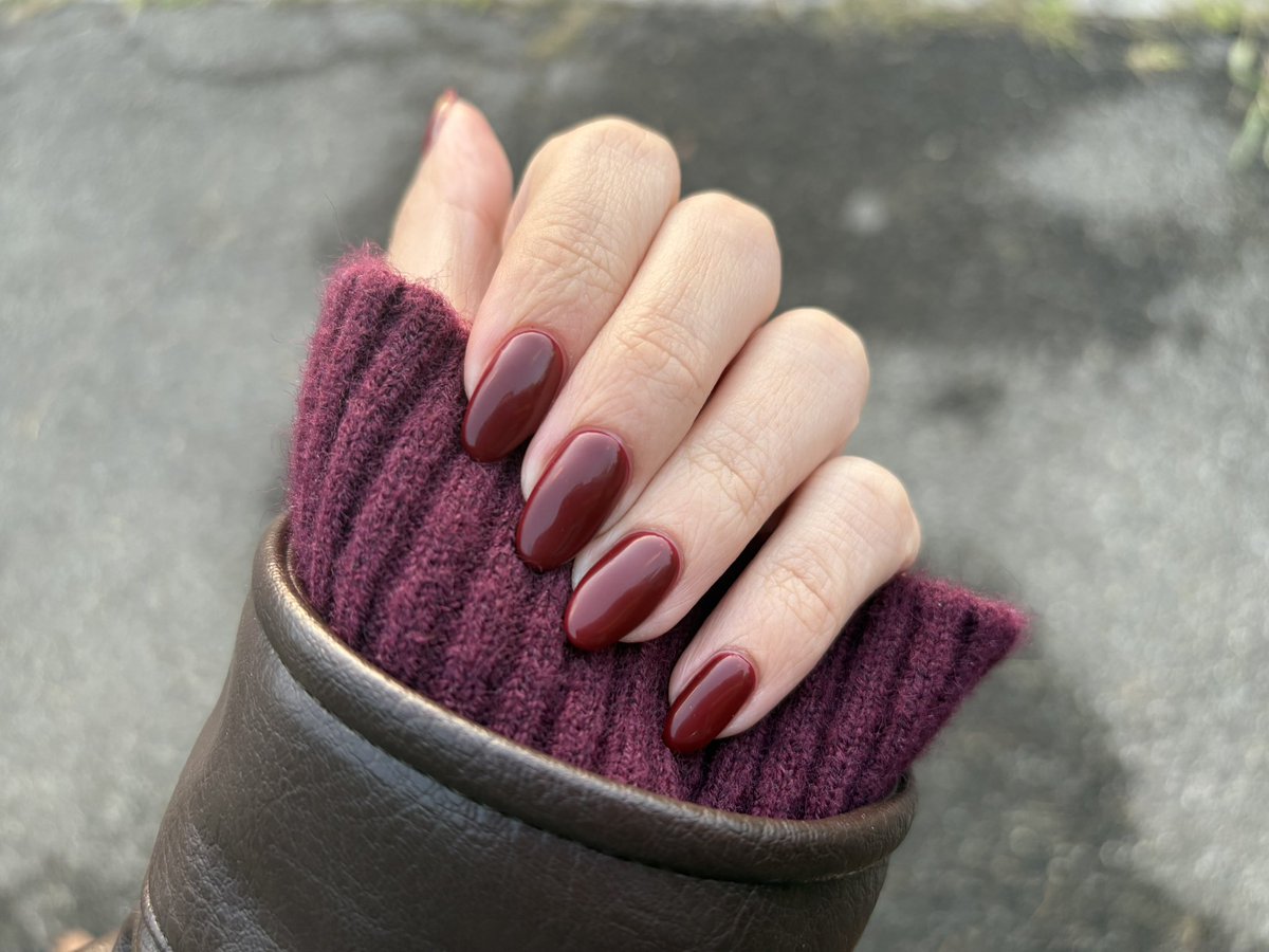 mart9090's tweet photo. october nails 🍂 https://t.co/PDYt97k2cx