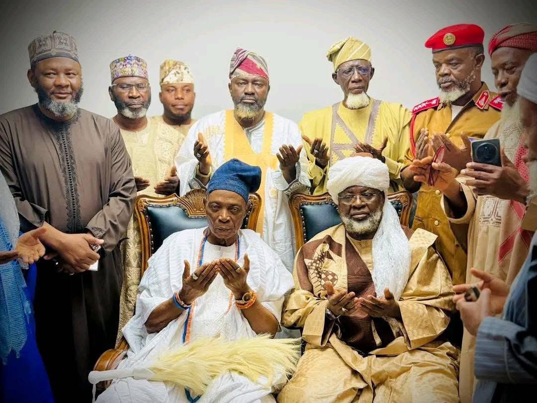 sheikhbalalau's tweet photo. Today, I had the honor of visiting the Olu of Ibadanland alongside senior officials of JIBWIS, as part of our engagements in Ibadan during the #AFSON Conference. We discussed unity, peace, and the progress of our Ummah. https://t.co/xJetgyC8tC