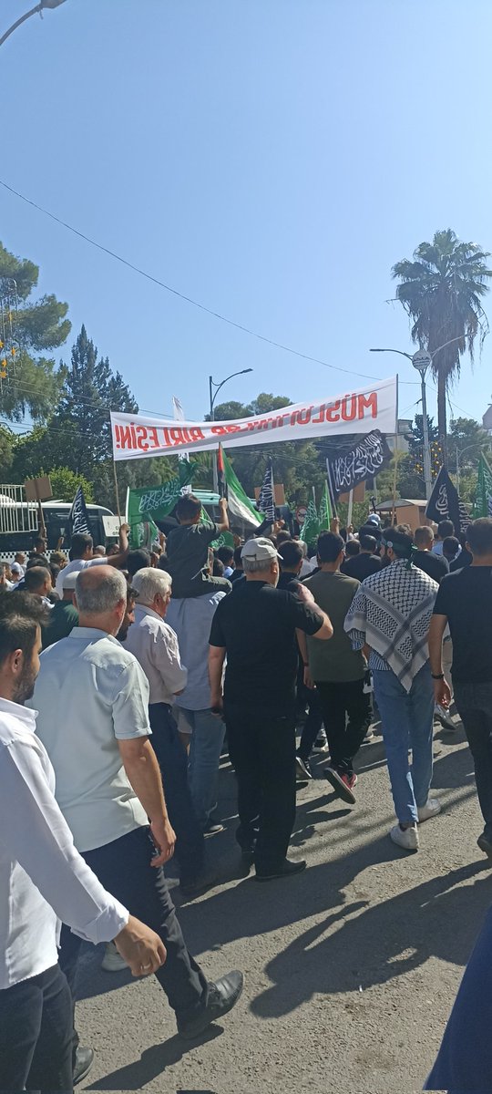 Şanlıurfa'da Gazze için müslümanlar, "Gazze'ye selam, direnişe devam" sloganları ile toplandı.