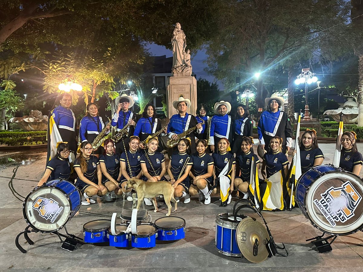 LaUASLP's tweet photo. @AJZGrector 🟡 Desde Ciudad Valles, damos la bienvenida a "Águilas Marching Band" 🥁🦅 que anima a las y los corredores 🏃🏻♀️🏃🏻 en la plaza de Tequis.
#MMUASLP https://t.co/DGconBVYLB
