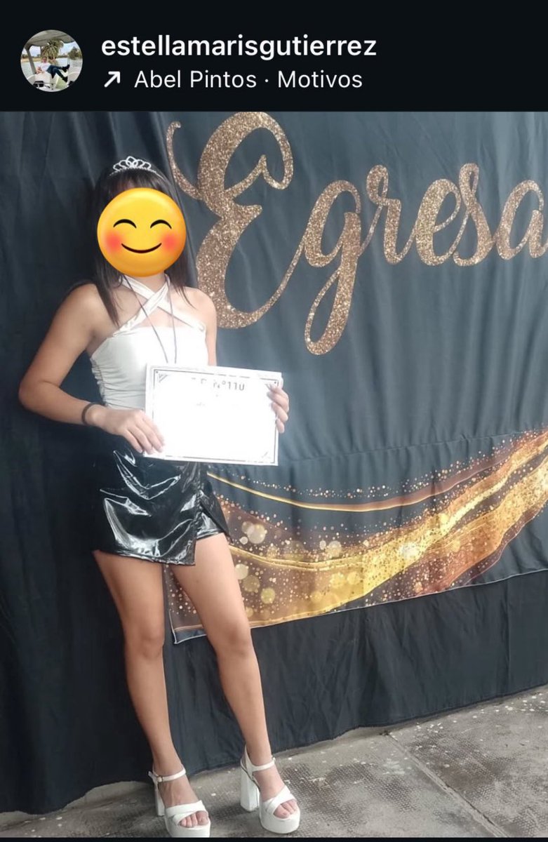 MximaReina1's tweet photo. La madre de Lara tiene otra hija, 13 años. Así la vistió para ir a buscar el diploma cuando terminó 7mo. Grado . Es fácil darse cuenta q ya la está preparando para ganar plata a costa de ella . Que esperan para meter presa a esa degenerada que solo llora porque ya no le lloverán mas dólares ? (De @Ivi_O )