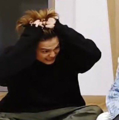 hyy aku baru buka twt lagi......mff jongu gk bisa hype ultah kmu kyk biasanya soalnya ketua tumbang hehe....bayangin hari ini aku mens hari pertama,pusing,sakit pinggang, perut kram,batuk,pilek KURANG APALAGI COBA???😭😭😭😭😭😭