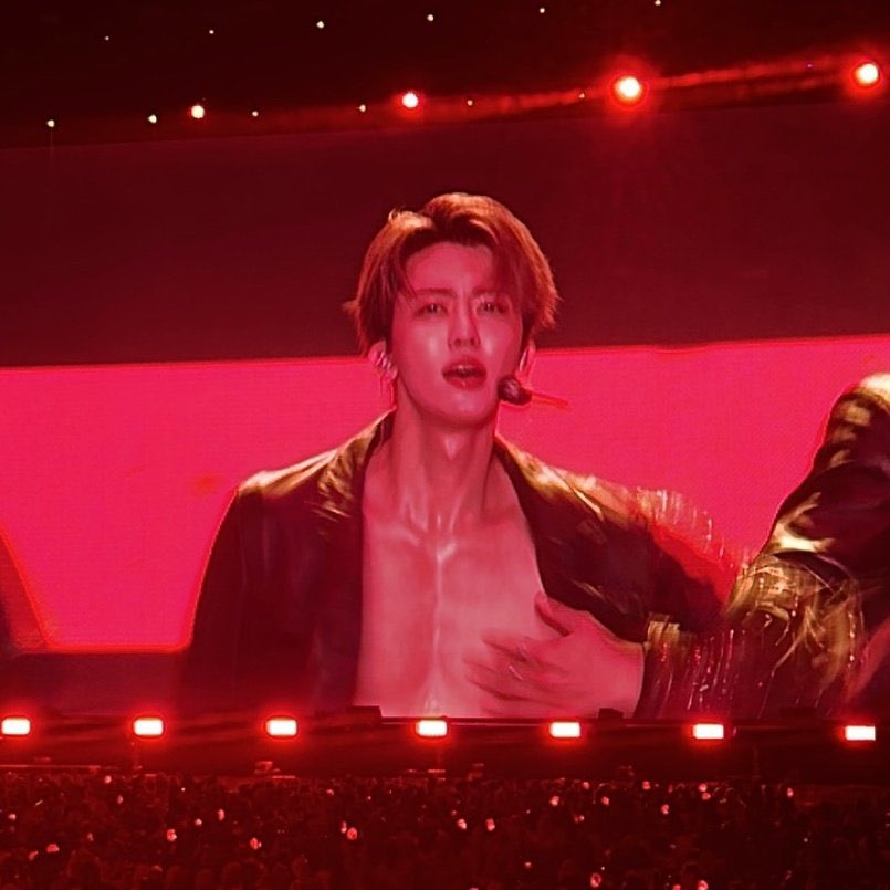 nct_menfess's tweet image. YANG NONTON DAY 2 ABIS NGELAKUIN KEBAIKAN APA KALIAN JAWAB NCT! 😭😭😭😭