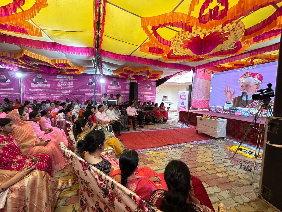 Commission_Dmer's tweet photo. On 17 Sept 2025, Seva Pakhwadawas inaugurated at GMC Jalgaon on @PMOIndia’s birthday. Hon. Union MoS Raksha Khadse, MP Smita Wagh, MLA Raju Bhole, and officials joined the event. A special unit was set to give free MJPJAY healthcare for 15 days. #SevaPakhwada #GMCJalgaon  #MJPJAY https://t.co/3hWlJJkXiu