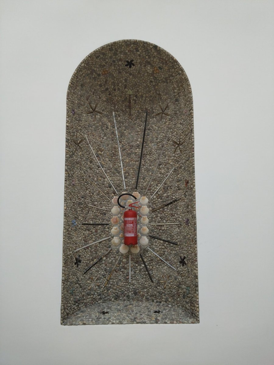 ベネチアビエンナーレ
消火器隠しがちなことへのアンチテーゼ？安全を確保する設備についての展示でした。