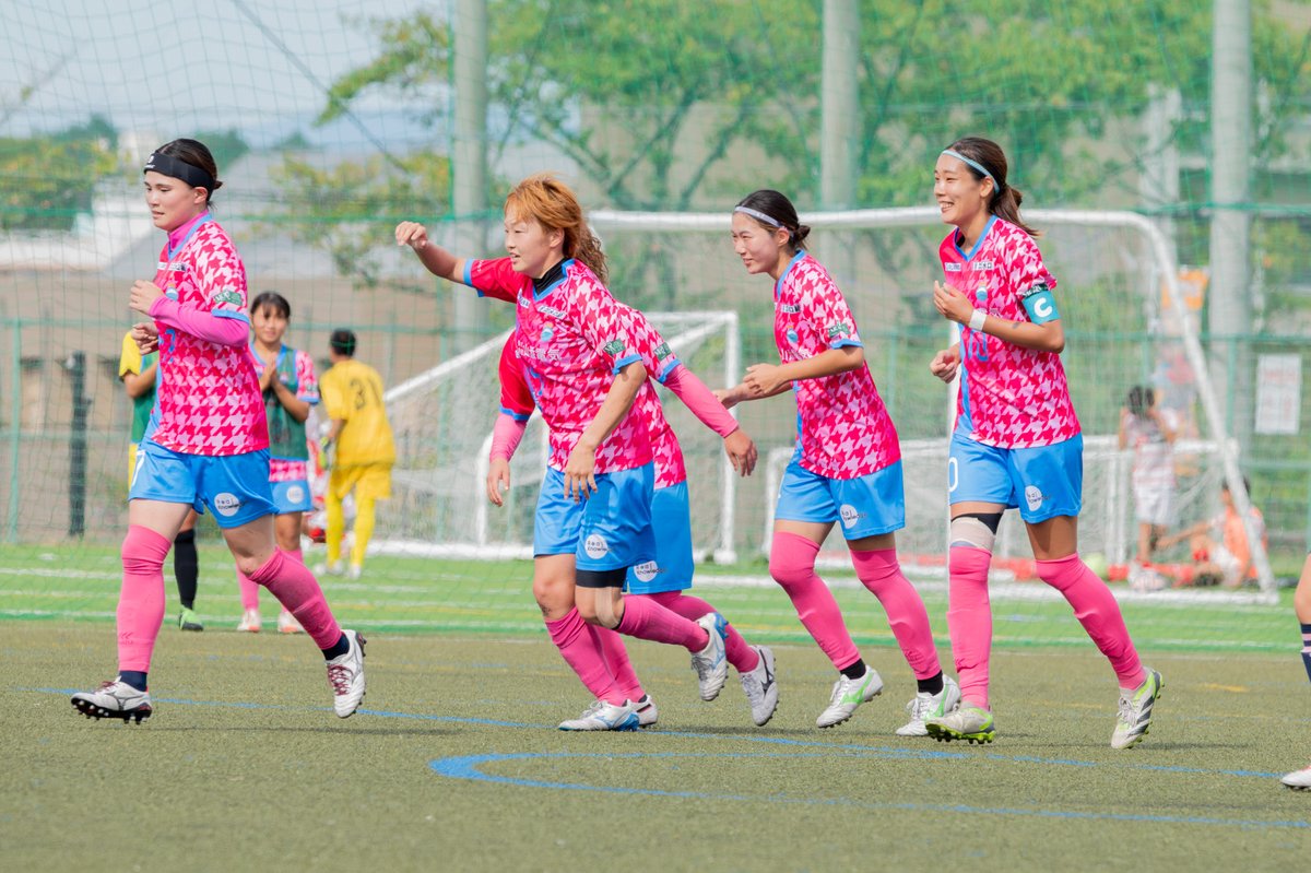 hidetomo_ito's tweet photo. お盆の頃に右目の網膜剥離の手術をして��ら、左目で撮影していますが、目も右利き用に作られているカメラでの撮影に、ちょっと苦労しています。

これまでの4試合失敗も目立ちますが、まあまあイイ感じで撮れているとは思います。

撮影しにくい原因はレンズを入れた右目の視力が良くなり過ぎて、眼鏡が合わなくなっているからです笑
(先日病院で検査して頂いたら、眼鏡のレンズを変えてくださいと言われました)

#KYOTOTANGOQUEENS