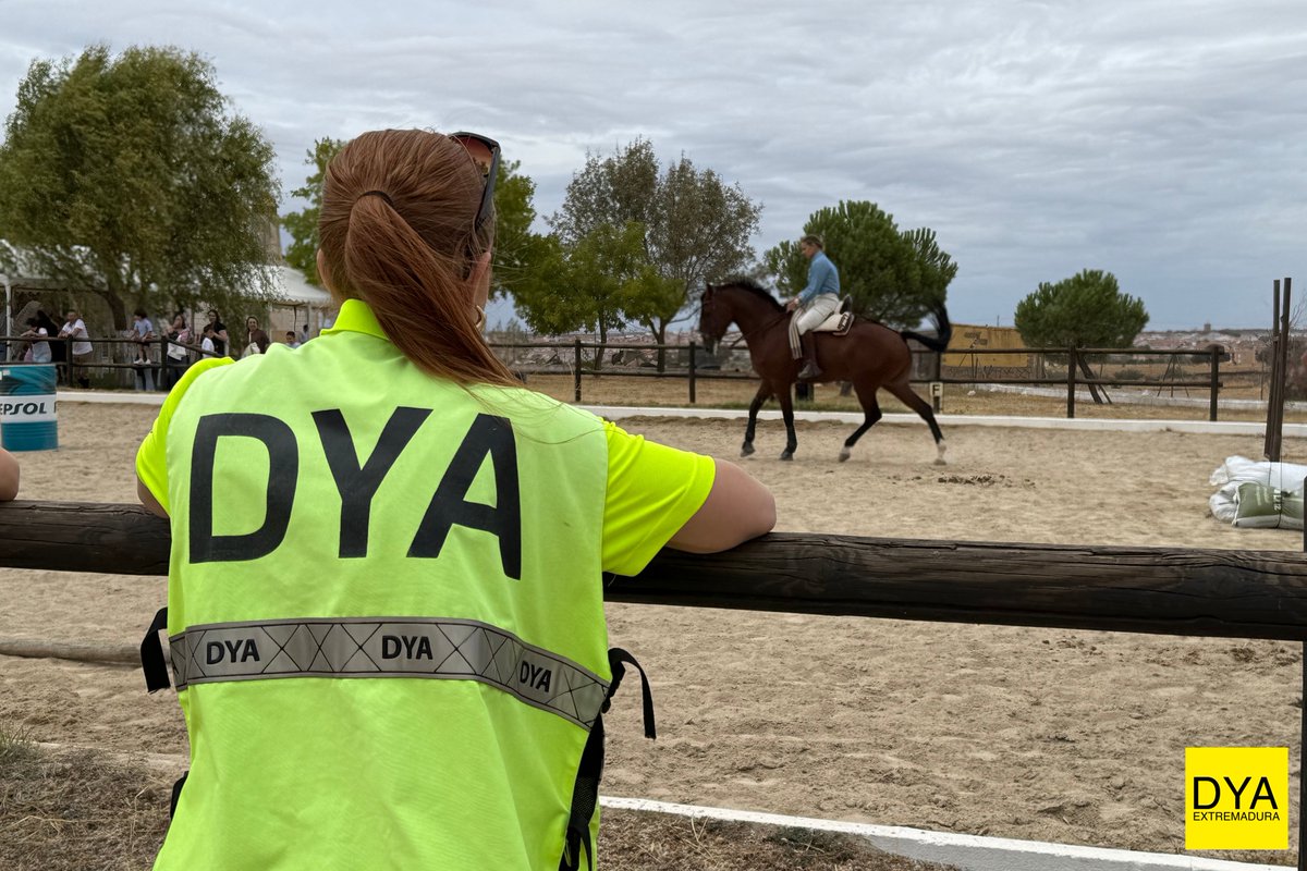 #PreventivosDYA | 🏇 Ayer por la tarde, en 📍#ArroyoDeLaLuz, una 🚑Unidad de Soporte Vital Básico #DYA se encargó de la cobertura sanitaria del XXI Día del Caballo.