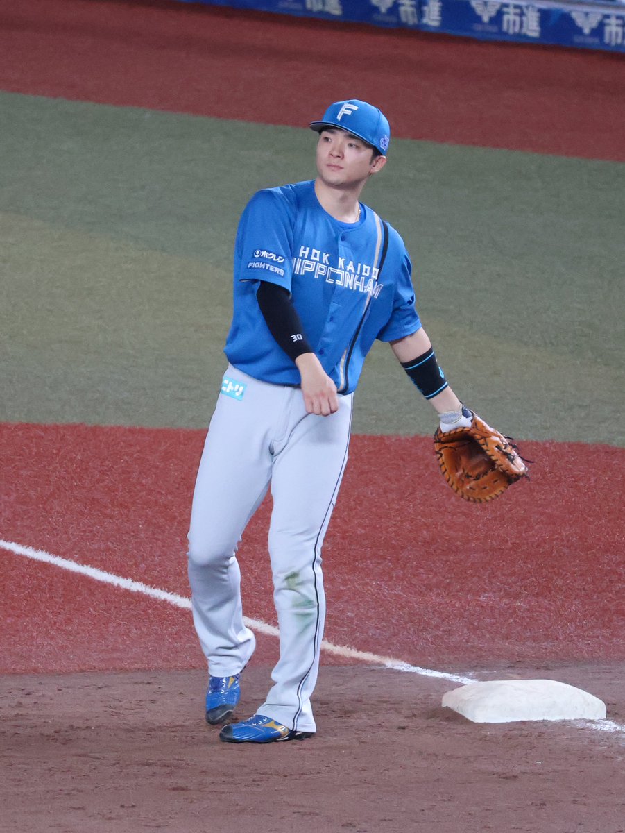 catpunch_paw's tweet photo. レフトでもファーストでもナイスプレーでした🫡
#郡司裕也 選手
#lovefigthers https://t.co/CLEzM01dKR
