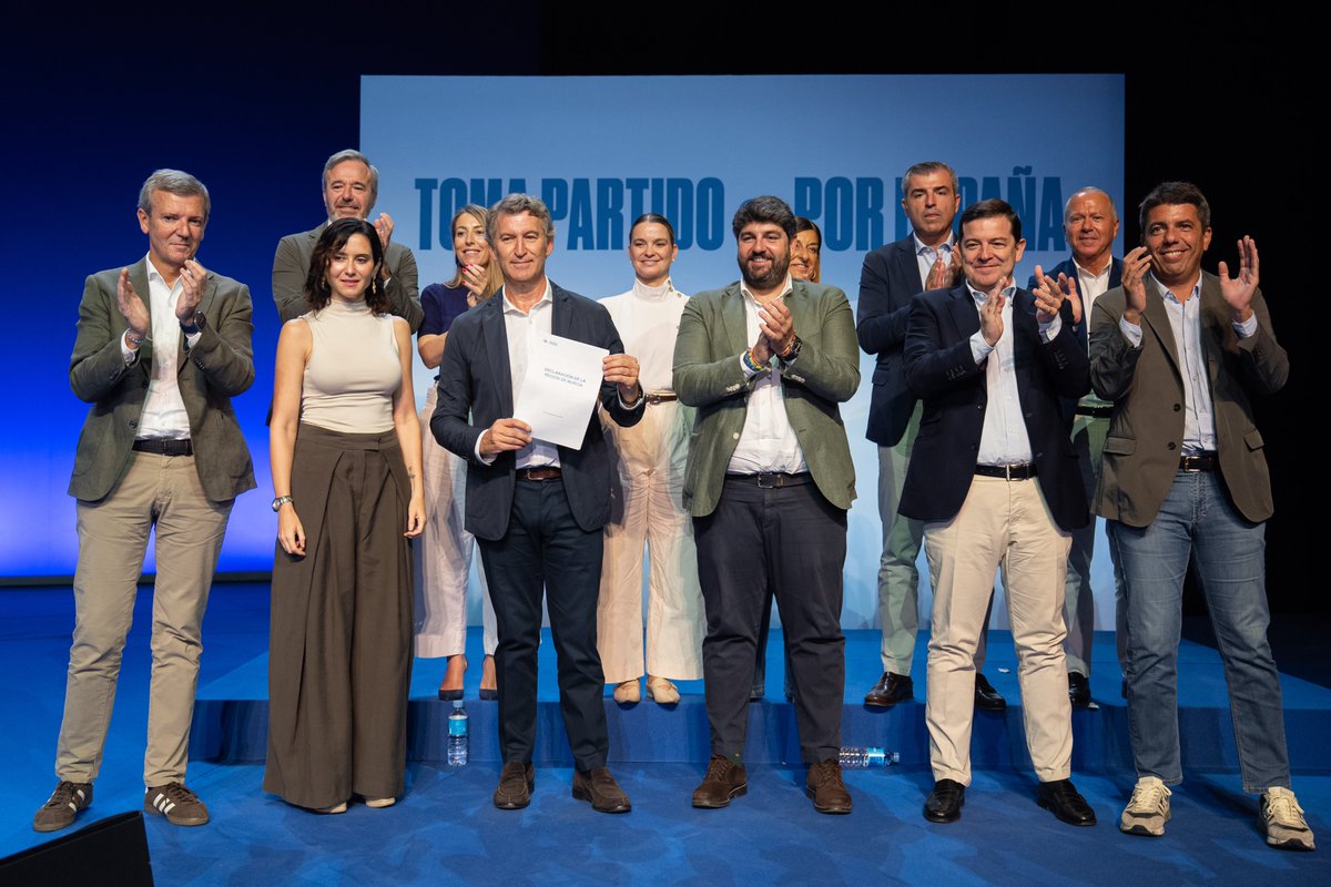 Hoy, <a href="/NunezFeijoo/">Alberto Núñez Feijóo</a> y los presidentes autonómicos del PP han firmado la Declaración de la Región de Murcia.

Un acuerdo frente a los grandes retos que afronta España en materia de igualdad, inmigración, transporte, infraestructuras y energía y defensa del sector primario.

📄