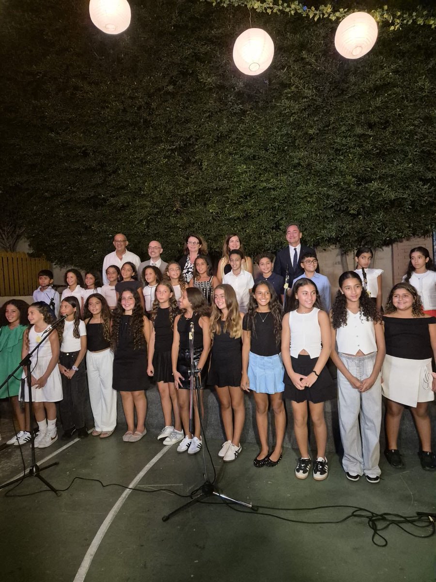 FranceenEgypte's tweet photo. L'ambassadeur présente ses meilleurs vœux de rentrée à tous les élèves, à leurs parents, à l'équipe enseignante et de direction du Lycée français d'Alexandrie. Le LFA s'engage dans une nouvelle dynamique prometteuse ! https://t.co/eWXSKQp3uS