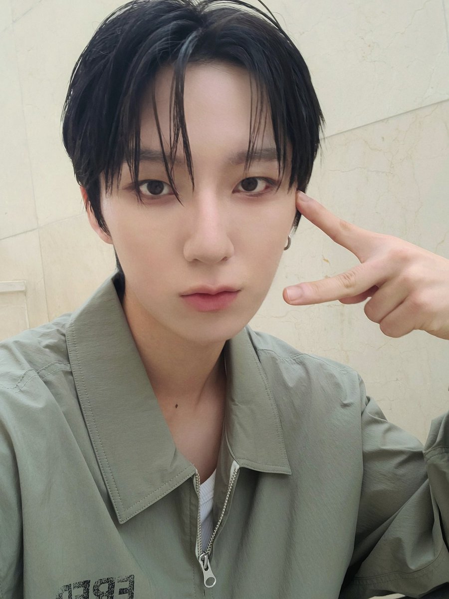 NOMAD_is_here's tweet photo. [#리버]
캣워크 페스타 ERER ✴️

#NOMAD #노매드 
#RIVR #리버 https://t.co/sgi6dfSarK