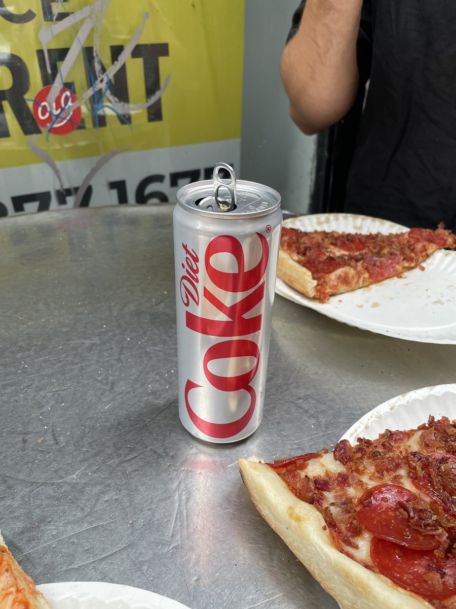 leblaeng's tweet photo. She on that Coke Diet 🙂‍↕️ https://t.co/8bSgcKZbHh