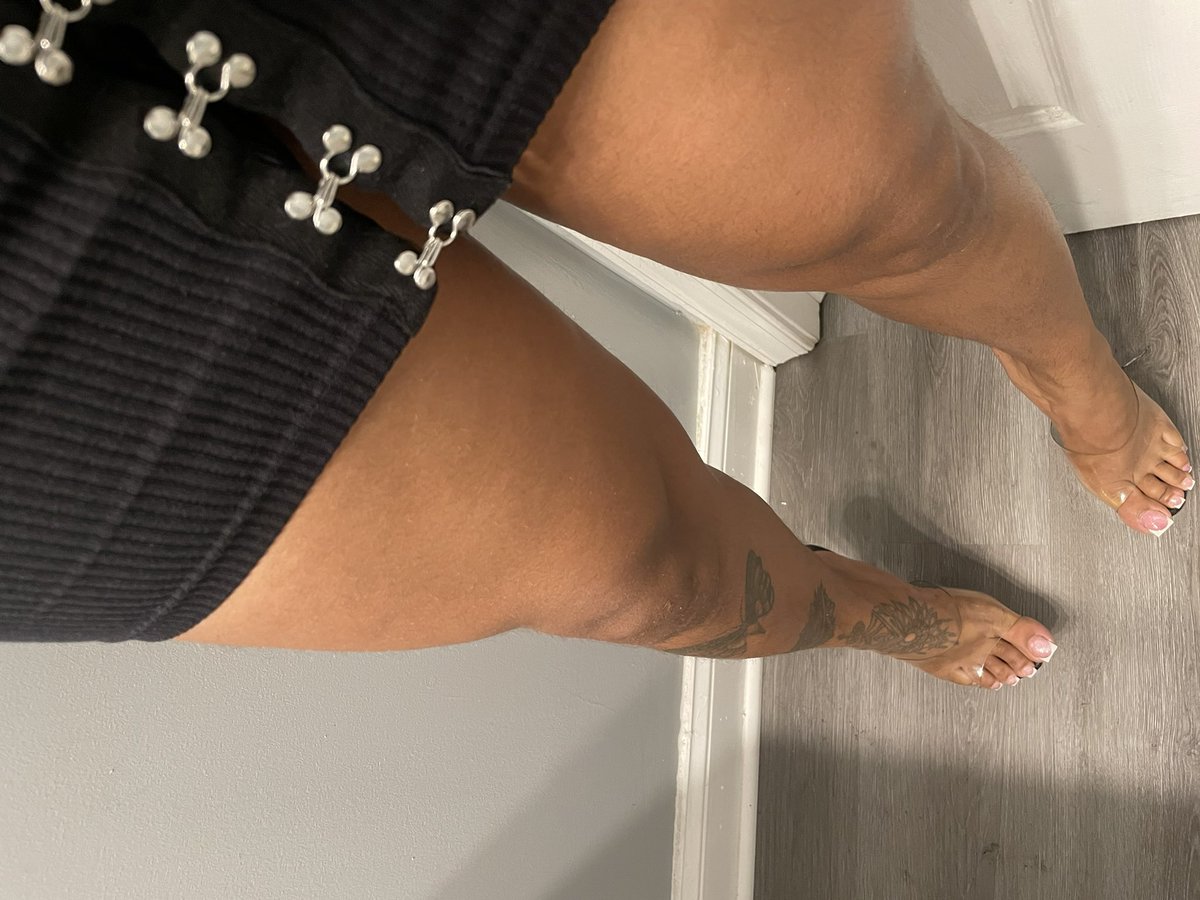 Feet4Breakfast's tweet photo. Feet 4 breakfast 
$chrissyd061 https://t.co/R09BSGCRus
