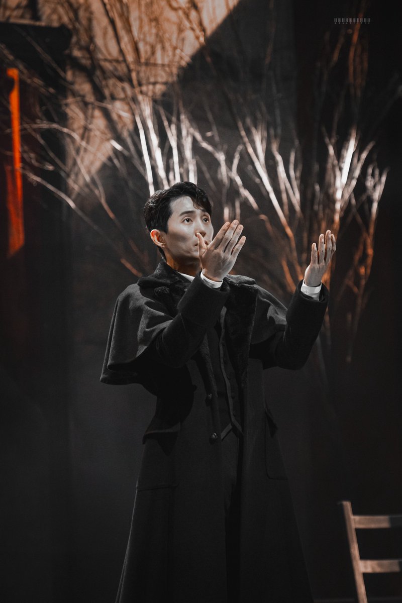 2025. 9. 28.(N) 데카브리
커튼콜

미하일 役 | 손유동 배우님

참얼굴