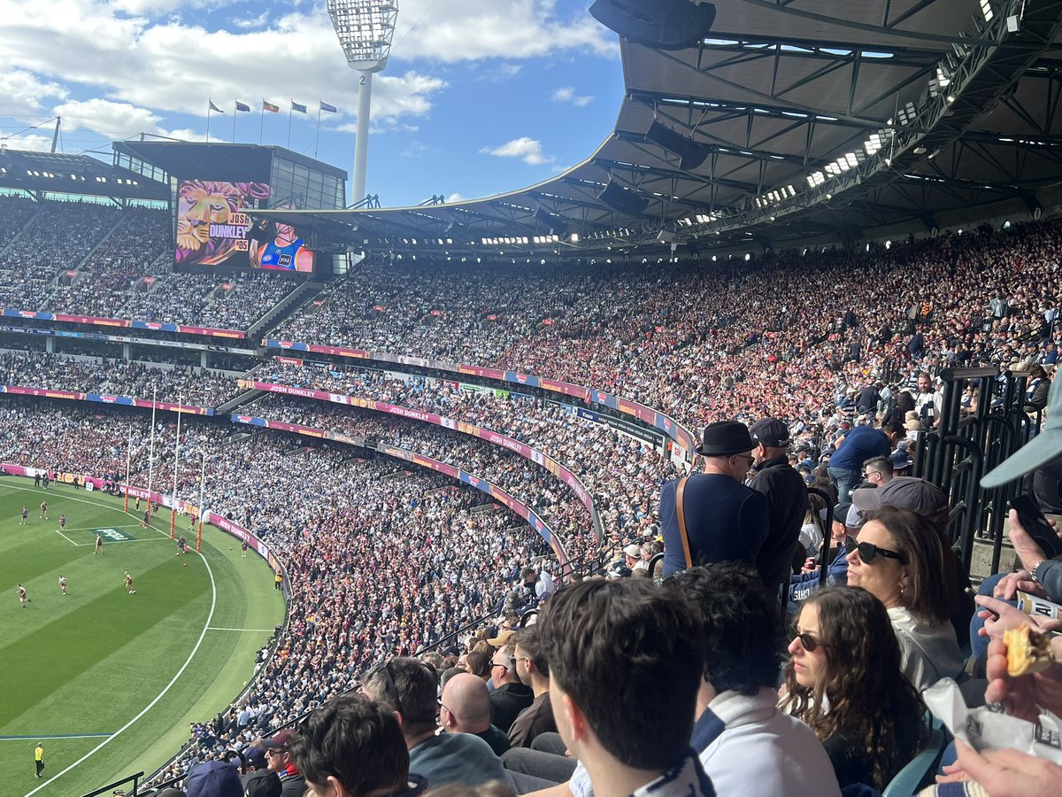 charlesdavis75's tweet image. I had a fabulous day at the #AFLGrandFinal with G. Huge crowd. Great game of football too.