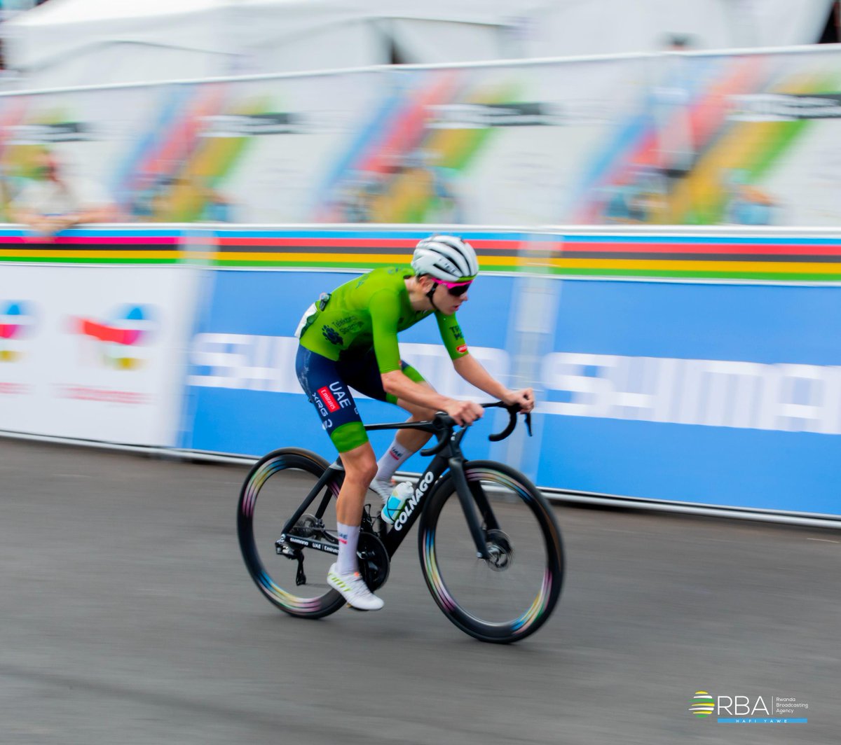 🚨AMAKURU MASHYA🚨

Umunya-Slovenia Tadej Pogačar w'imyaka 27 yegukanye Shampiyona y’Isi y'Amagare mu gusiganwa mu muhanda ku nshuro ya kabiri yikurikiranya.

Ni amateka yandikiye i Kigali aho yatwariye iya 2025 akoresheje 6h21'20" ku ntera y'ibilometero 267,5. #RBASports