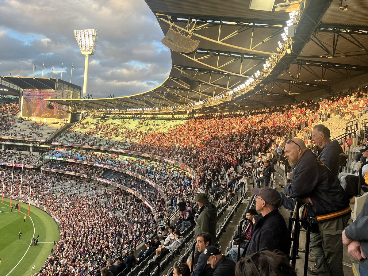 charlesdavis75's tweet image. Definitely more of a Geelong crowd at the G with many leaving before the final siren. #AFLGrandFinal
