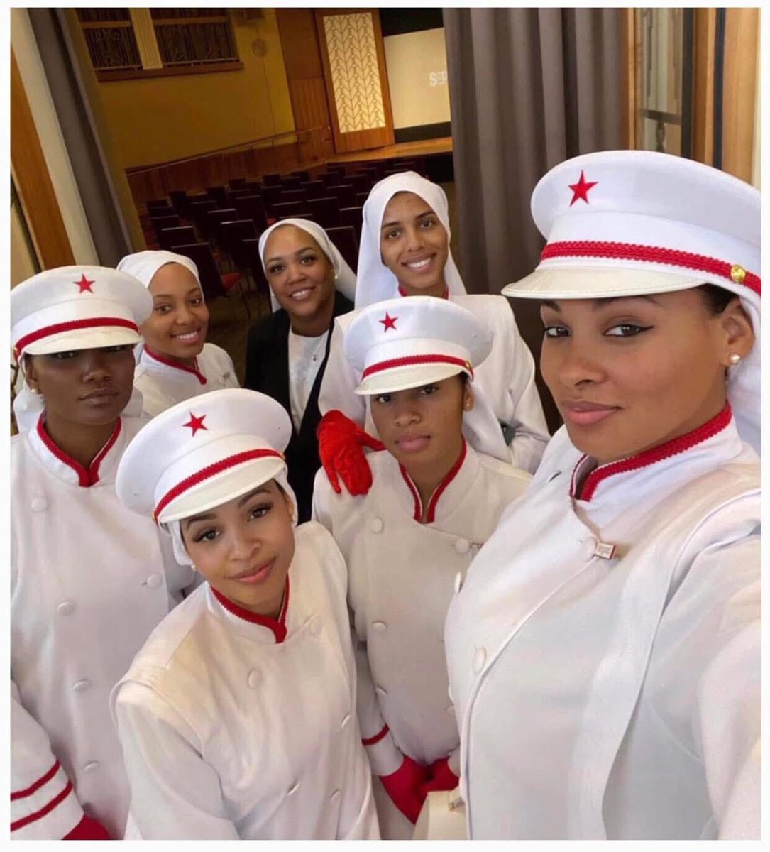 ModestyQueen19's tweet photo. Happy #NOISunday https://t.co/lSxvF6HAcq