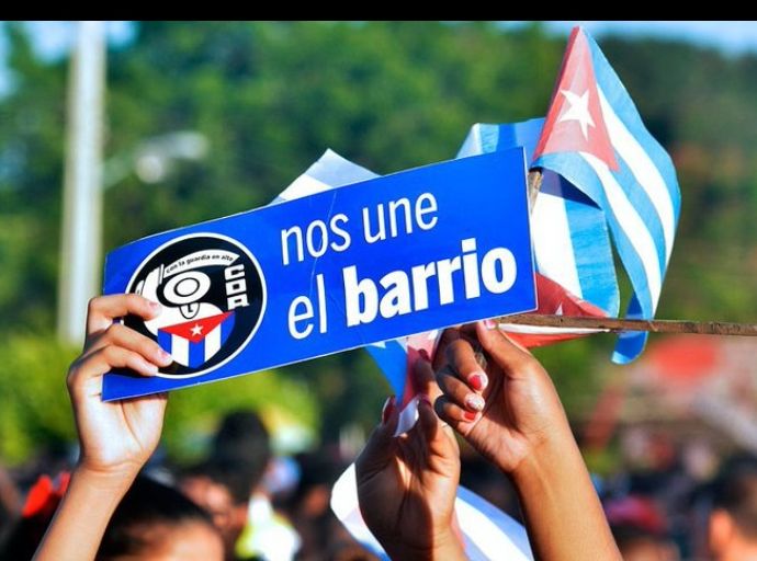 En el 65 aniversario de los #CDRCuba ,muchas felicidades  para todos los que protegen la Revolución desde el barrio.
#15AñosArtemisa 
<a href="/DiazCanelB/">Miguel Díaz-Canel Bermúdez</a> 
<a href="/GHNordelo5/">Gerardo Hdez. Nordelo</a> 
<a href="/DrRobertoMOjeda/">Dr. Roberto Morales Ojeda</a> 
<a href="/PartidoPCC/">Partido Comunista de Cuba</a>