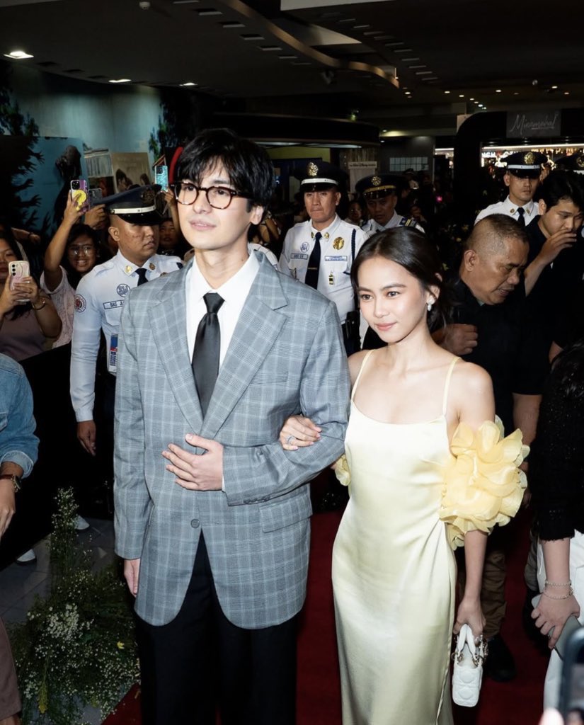 tenlalice's tweet image. i’d be having a hard time letting minamahal ero go.

it is in this era where we got to see ashdres in a whole different light, we saw them grow to the artists who they were meant to be and how they both work like a well-oiled machine. 

we will surely miss you raffy and luna 🌸🌹