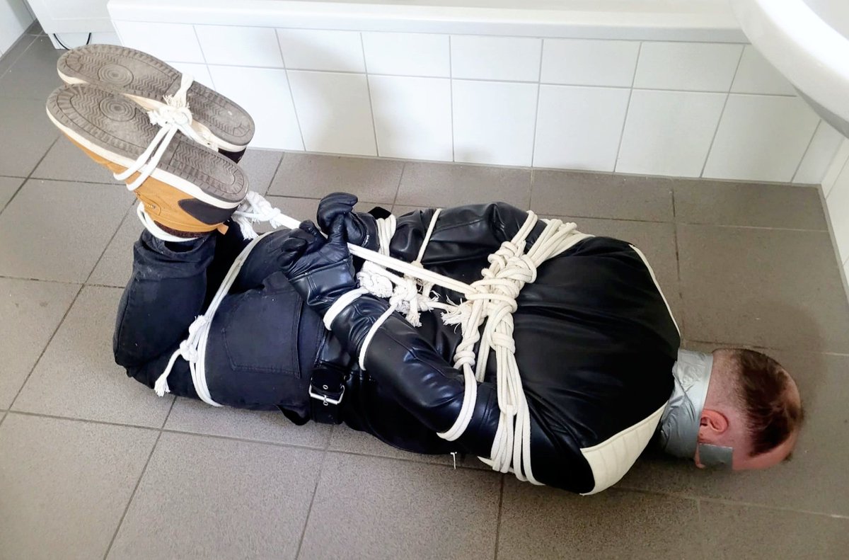 HadrianGray tweet media