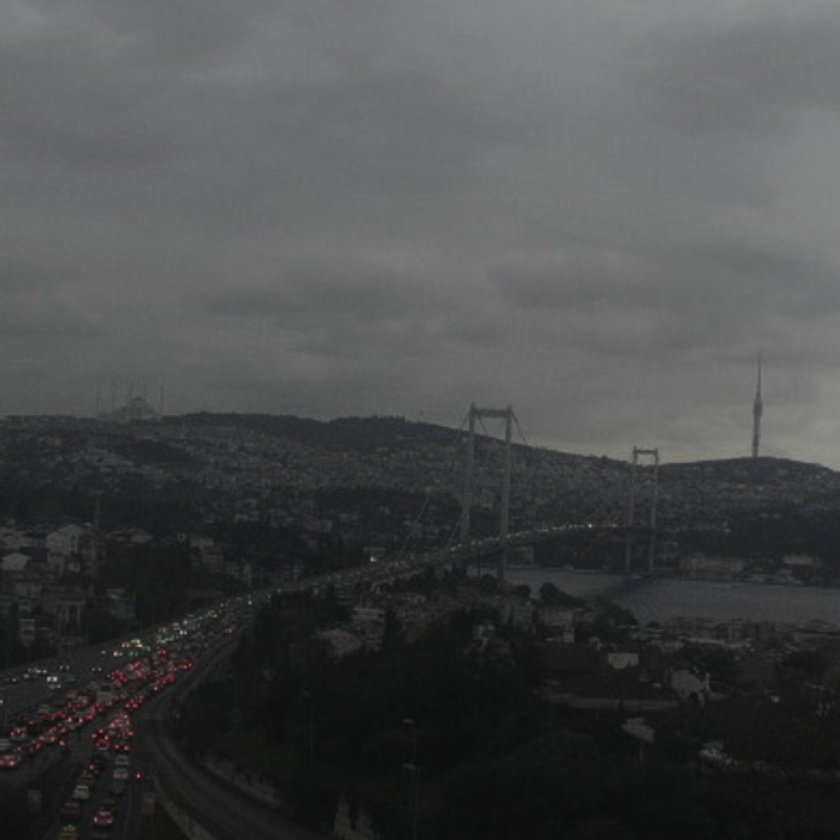 İstanbul'a en çok yakışan hava başladı, gri tonlar... 🩶🖤